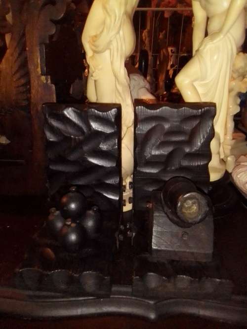 A Man Cave special.Cannon on the one side and the 4 powder Ball`s on the other Bookends.