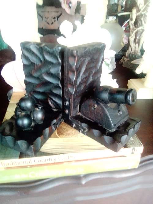 A Man Cave special.Cannon on the one side and the 4 powder Ball`s on the other Bookends.