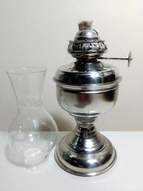A collectors Item. A Praphbat 999 Delux small Kerosene oil lamp. 230mm Tall.