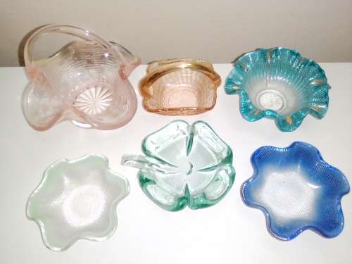 6 x Venetian Glass trinket holder`s 3 x Hankychif dishes and a basket plus a leaf trinket bowl.