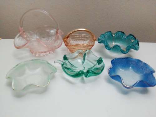 6 x Venetian Glass trinket holder`s 3 x Hankychif dishes and a basket plus a leaf trinket bowl.