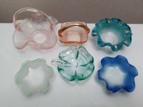 6 x Venetian Glass trinket holder`s 3 x Hankychif dishes and a basket plus a leaf trinket bowl.
