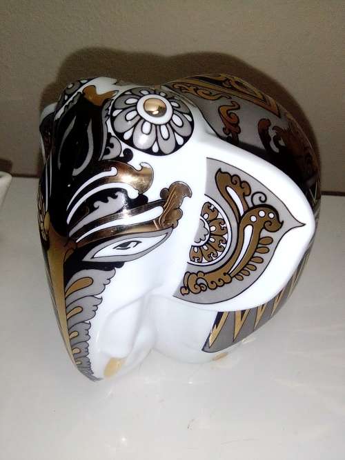 Porcelain/Pewter Kettle/Oil lamp. A True Shi Lankin Memento Elephant 1 sealed pack. The Art of Tea.
