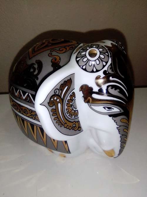 Porcelain/Pewter Kettle/Oil lamp. A True Shi Lankin Memento Elephant 1 sealed pack. The Art of Tea.