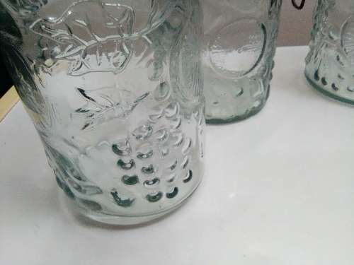 4  x matching Preserve bottle`s with wire lock lid`s and fruit patrons. No Chips or Cracks.