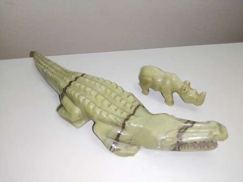 Awesome detailed set of Crocodile and Rino in green and in solid Onyx stone. 4 figurine`s.