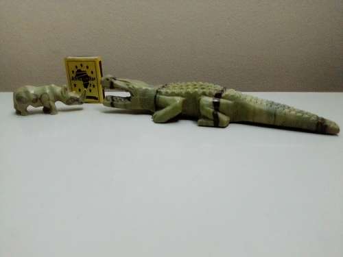 Awesome detailed set of Crocodile and Rino in green and in solid Onyx stone. 4 figurine`s.