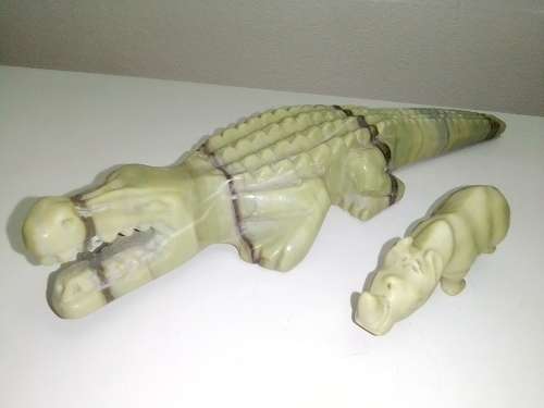 Awesome detailed set of Crocodile and Rino in green and in solid Onyx stone. 4 figurine`s.