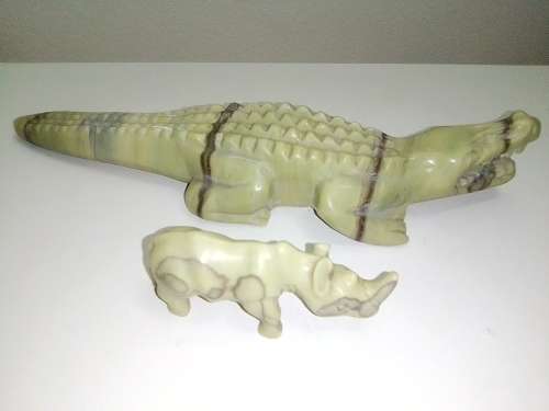 Awesome detailed set of Crocodile and Rino in green and in solid Onyx stone. 4 figurine`s.