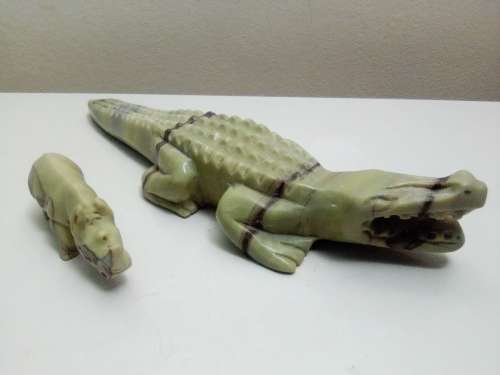 Awesome detailed set of Crocodile and Rino in green and in solid Onyx stone. 4 figurine`s.