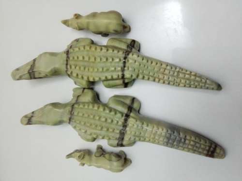 Awesome detailed set of Crocodile and Rino in green and in solid Onyx stone. 4 figurine`s.
