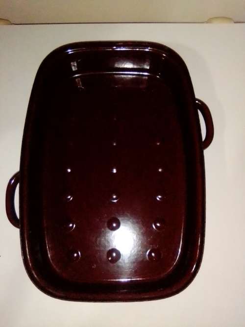 1970`s Pointerwear Brown Enamel Roast Pot.This Roaster is in good condition. Cream Pan with Flowers