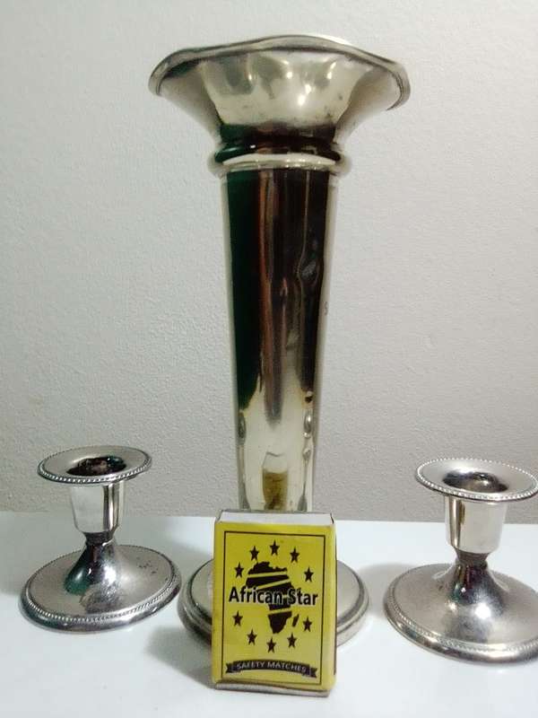 WoW "Sargeant`s Mess" Army Specimen Vase Jubilee Silver Plate E.P.N.S. A1. plus 2 Candle holder