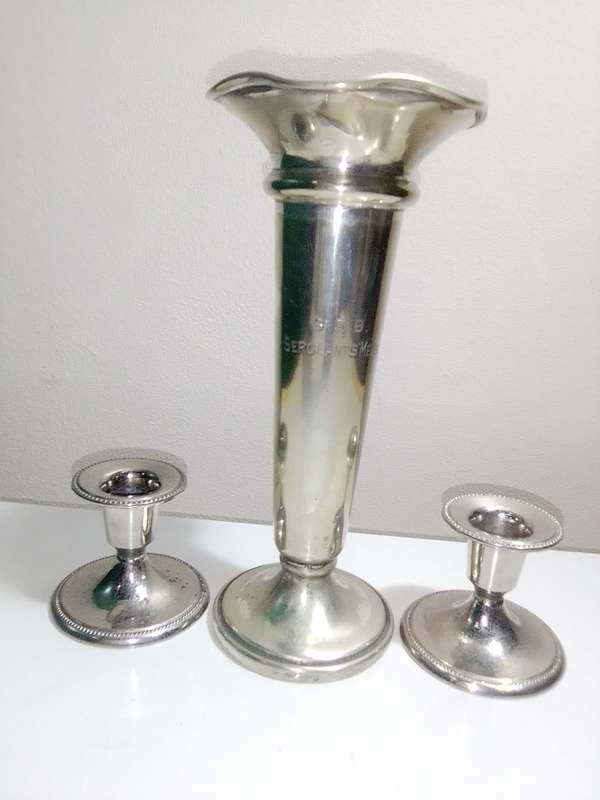 WoW "Sargeant`s Mess" Army Specimen Vase Jubilee Silver Plate E.P.N.S. A1. plus 2 Candle holder