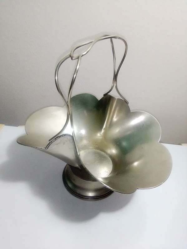 Awesome `TW` Stamped Footed + Handle Bridesmaid Confetti Basket or Centre piece.