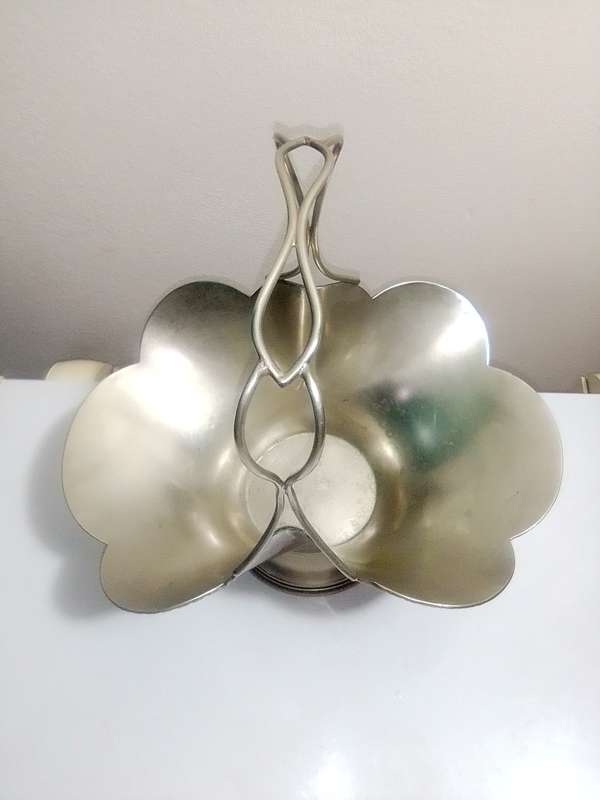 Awesome `TW` Stamped Footed + Handle Bridesmaid Confetti Basket or Centre piece.