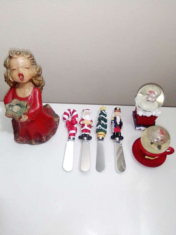 A 1966 GOEBEL W. GERMANY ANGEL pottery CANDLE HOLDER. Xmas butter Knives boxed.2 x Snow Globes.