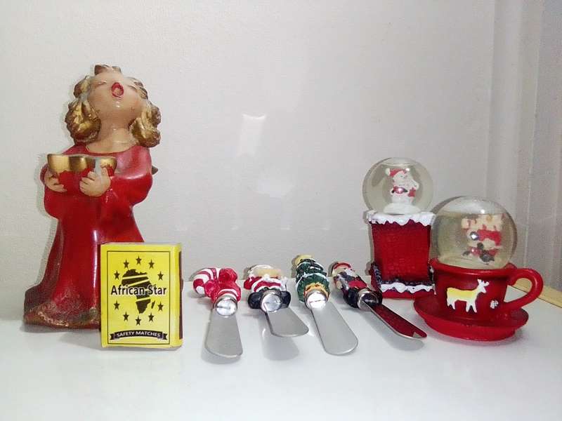 A 1966 GOEBEL W. GERMANY ANGEL pottery CANDLE HOLDER. Xmas butter Knives boxed.2 x Snow Globes.