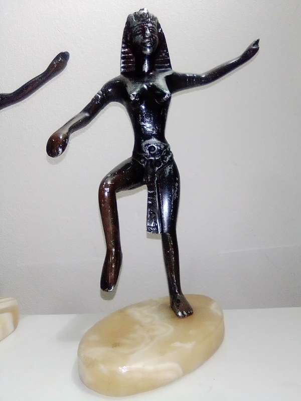 Collector Cleopatras metal vintage statue draped STRIPED HEADCLOTH OR NEMES WHICH WAS WORN BY RULERS