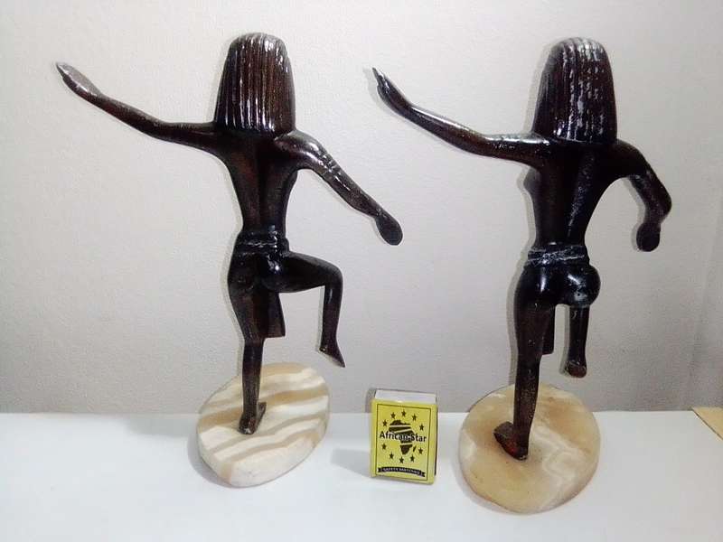 Collector Cleopatras metal vintage statue draped STRIPED HEADCLOTH OR NEMES WHICH WAS WORN BY RULERS