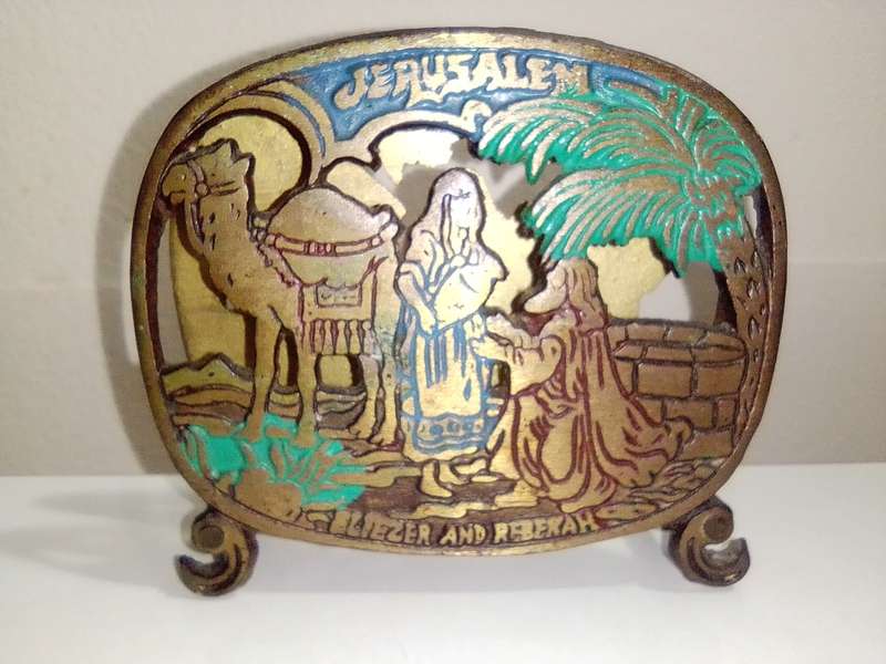 Ideal for the special dinner. Impressive Israel Jerusalem brass letter serviette holder.
