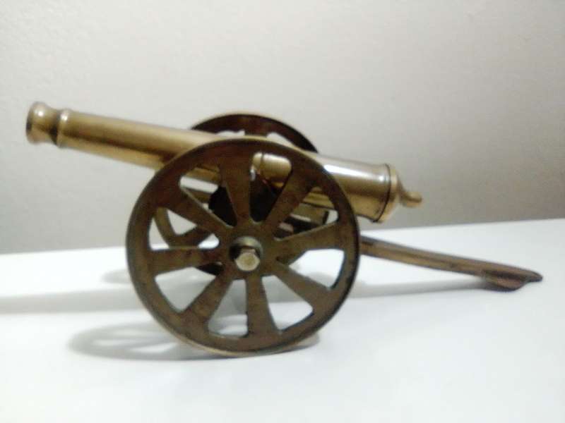 A Impressive Very Heavy Solid Brass Canon` Made by `LEONARD` Size : 30cm long x 8cm wide.