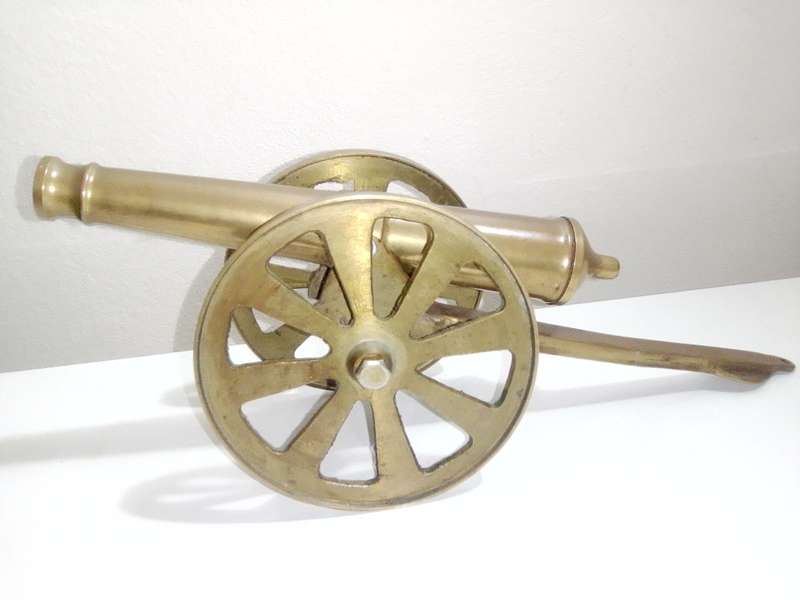 A Impressive Very Heavy Solid Brass Canon` Made by `LEONARD` Size : 30cm long x 8cm wide.