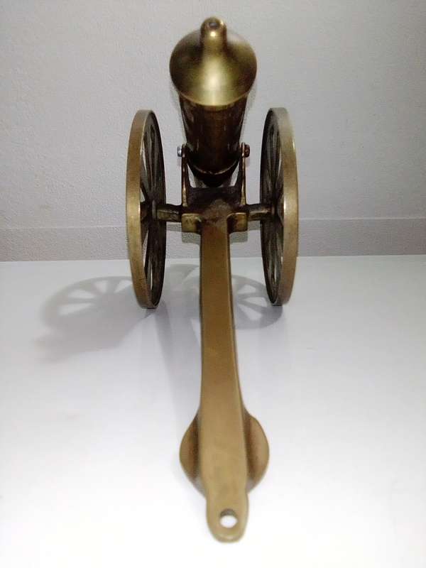 A Impressive Very Heavy Solid Brass Canon` Made by `LEONARD` Size : 30cm long x 8cm wide.