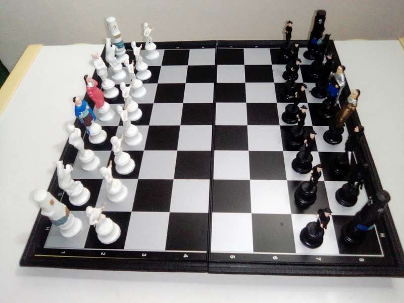 A pleasure for the kids. A Traveling magnetic Chess boxed set