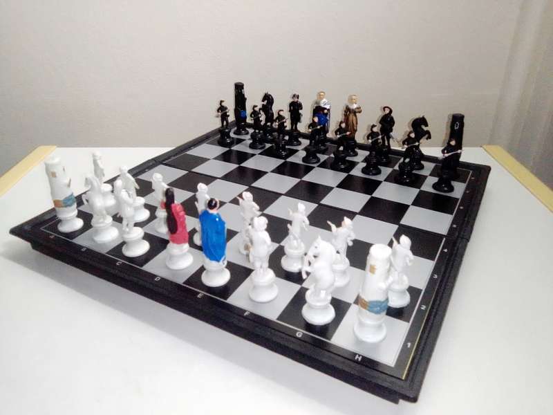 A pleasure for the kids. A Traveling magnetic Chess boxed set