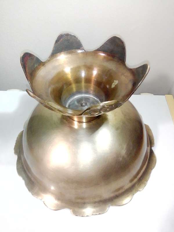 A Impressive Vintage heavy brass Bowl Centre piece made in` Korea` a elegant display for a home.