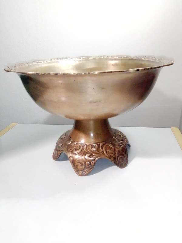 A Impressive Vintage heavy brass Bowl Centre piece made in` Korea` a elegant display for a home.