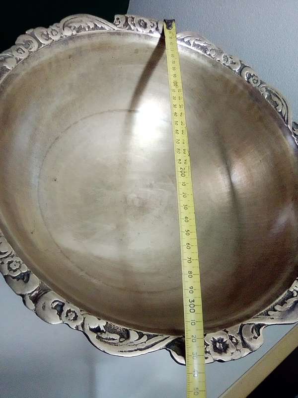 A Impressive Vintage heavy brass Bowl Centre piece made in` Korea` a elegant display for a home.