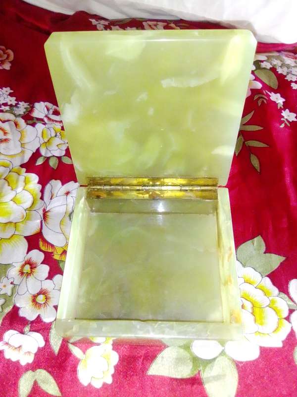A Vintage heavy solid Onyx green Marble jewelry box hinged lid.