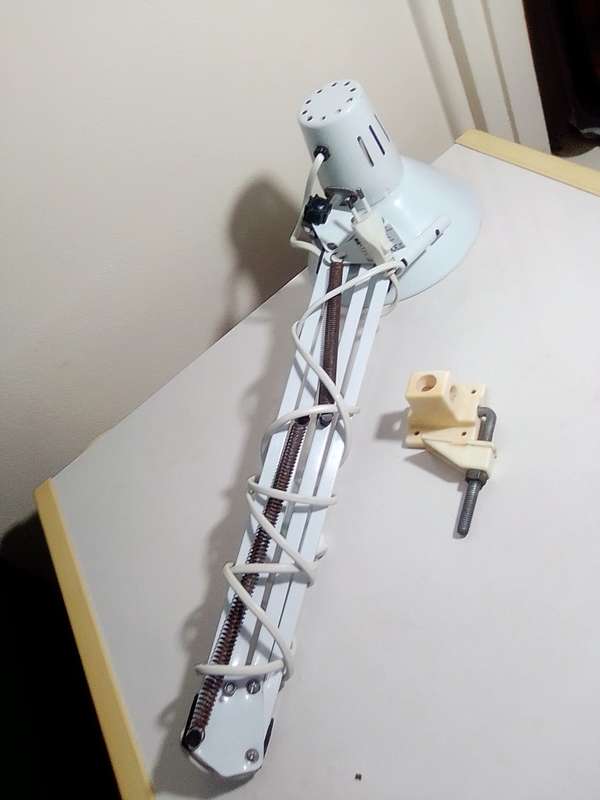 Extendable office/study swing arm lamp including clamp. Extends 800mm down to 400mm.