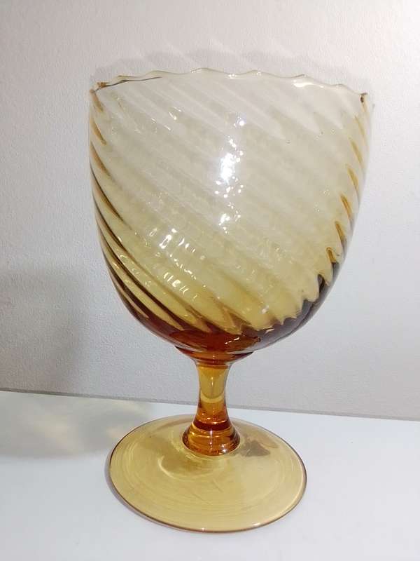 A beautiful vintage Amber venetian twisted vase ` Balboa Italy`. No chips or cracks