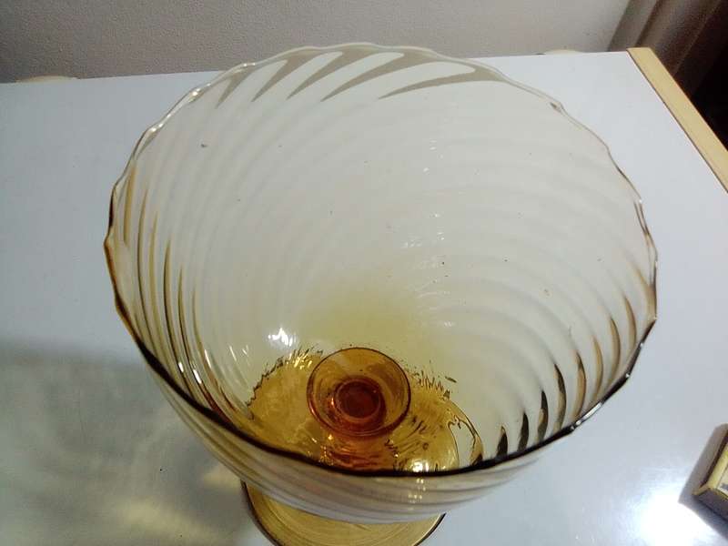 A beautiful vintage Amber venetian twisted vase ` Balboa Italy`. No chips or cracks