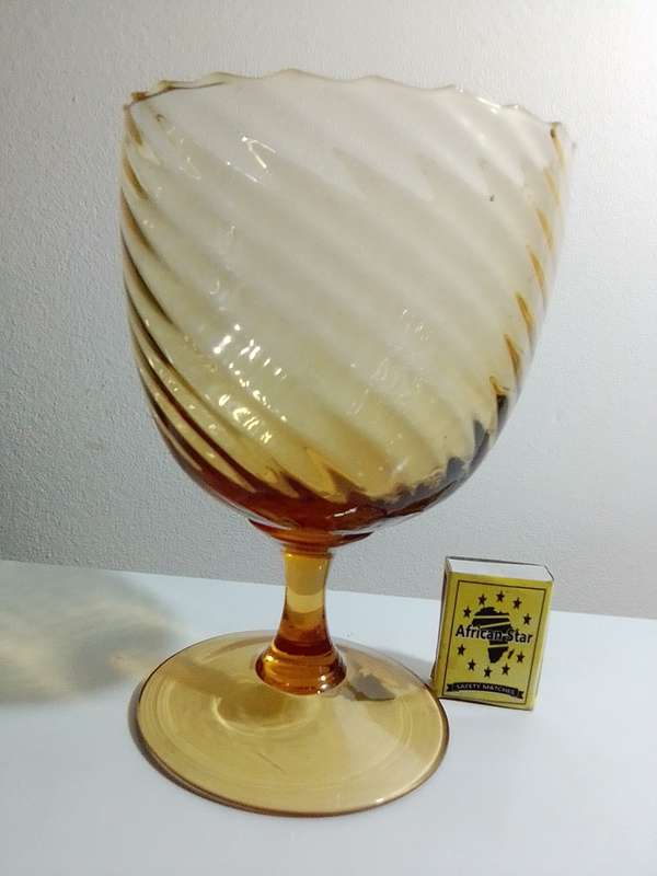 A beautiful vintage Amber venetian twisted vase ` Balboa Italy`. No chips or cracks