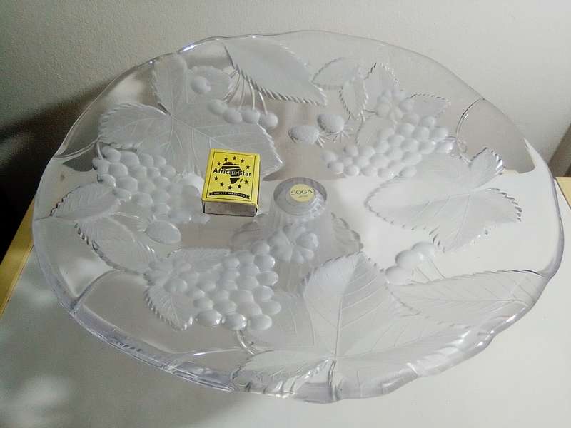 Beautiful frosted glass Footed Fruit/server/bowl Japan ` Soga `grape, strawberry, blackberry motifs.