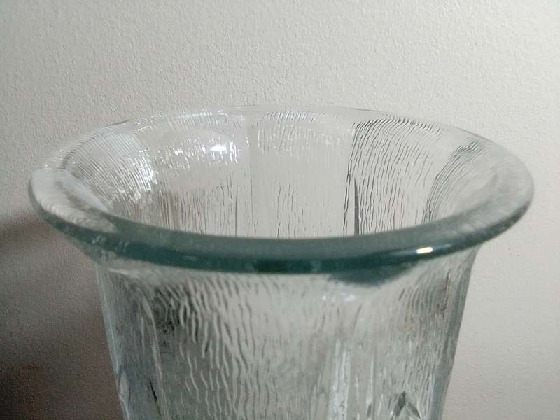A Vintage lead glass vase stamped made in Italy in lovely condition. No chips or cracks