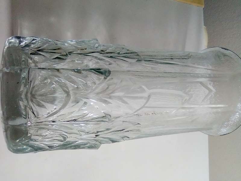 A Vintage lead glass vase stamped made in Italy in lovely condition. No chips or cracks
