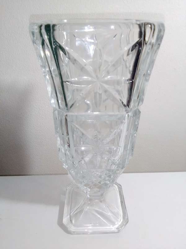 A Vintage stamped `Italy` stunning crystal glass cut vase. No chips or cracks.