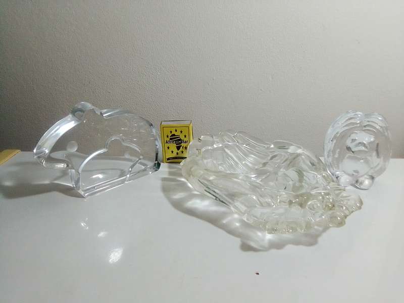 2 glass paperweights and a trinket dish, SASAKI lead Crystal, Swedish Bergdala, Cupped swirl hands.