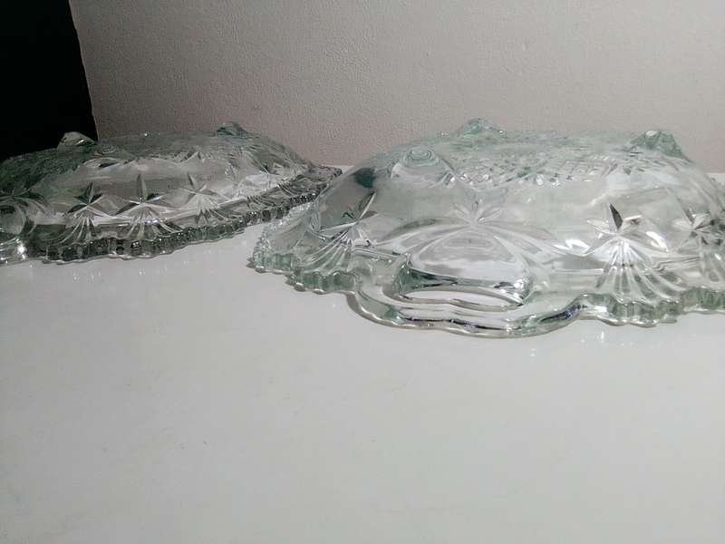 A Beautiful 1980 Indonesia `Pasari` cut glass 2 handled fruit serving dish. No Chips or Cracks.