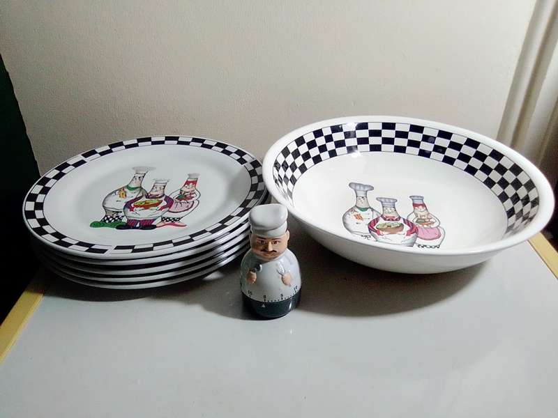 A vintage Trisa Stoneware Fat Chef bowl plus 5 matching large dinner plate`s plus a Chef timer.