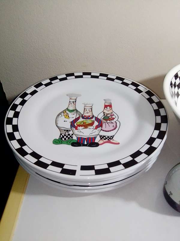 A vintage Trisa Stoneware Fat Chef bowl plus 5 matching large dinner plate`s plus a Chef timer.