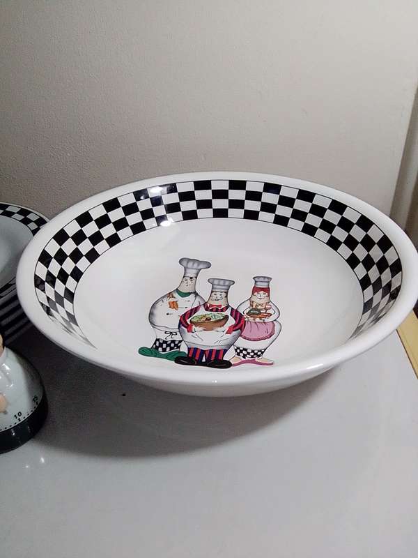 A vintage Trisa Stoneware Fat Chef bowl plus 5 matching large dinner plate`s plus a Chef timer.