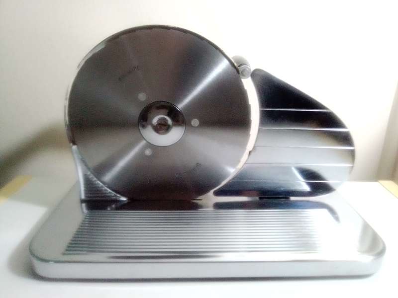 Vintage stainless steel Pineware  bread/meat slicer. For that Retro Kitchen.