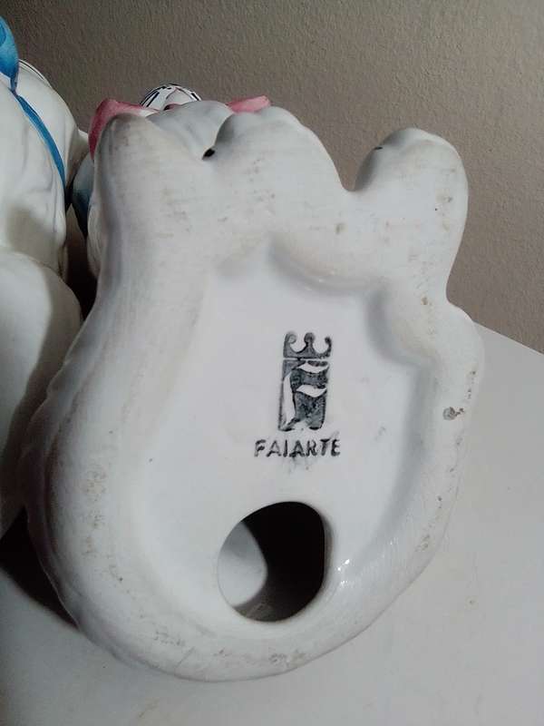 Pair of Cats by "Falarte" - Ideal Gift or to display.