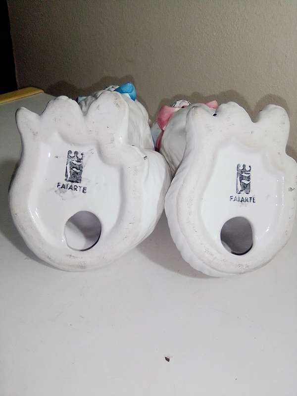 Pair of Cats by "Falarte" - Ideal Gift or to display.
